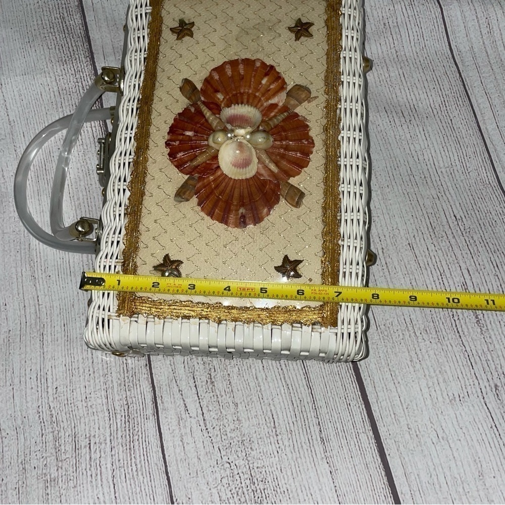Vintage 1960s Princess Charming By Atlas Wicker & Lucite white Seashell Handbag - Picture 8 of 9
